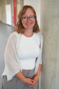 Fachleiterin musisch-künstlerisch-sportlicher Fachbereich und Schulkultur​ Frau Zug-Schmitz